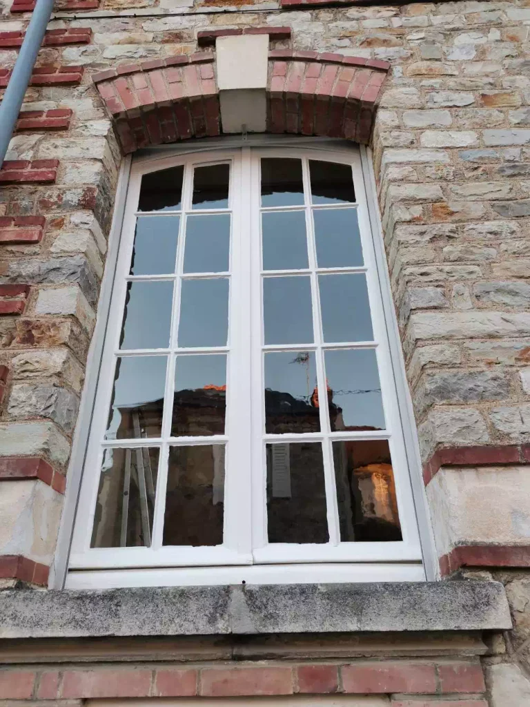 Rénovation et isolation d'une fenêtre bois par Inov 35 à Rennes